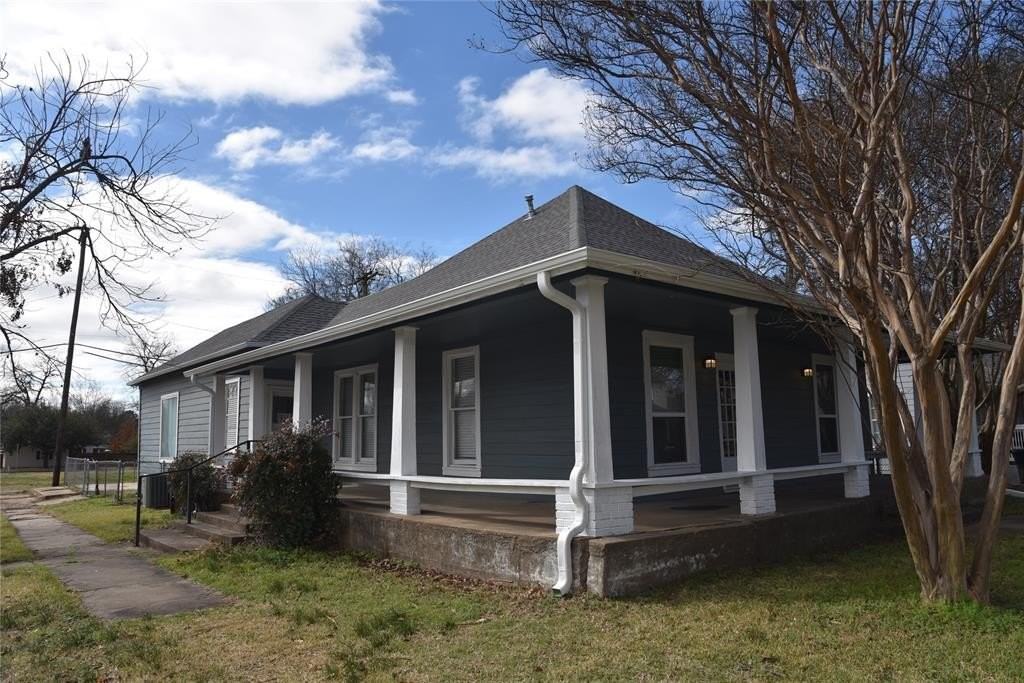 900 W Chestnut St - Photo 2 of 22