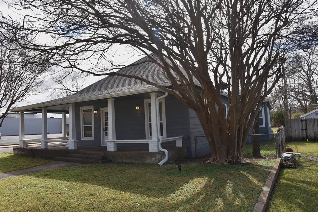 900 W Chestnut St - Photo 3 of 22