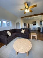 featured image of 904 W 4th St #1