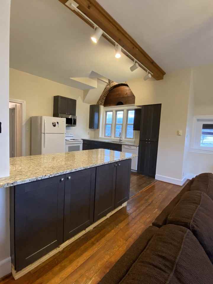 904 W 4th St #1 - Photo 3 of 33