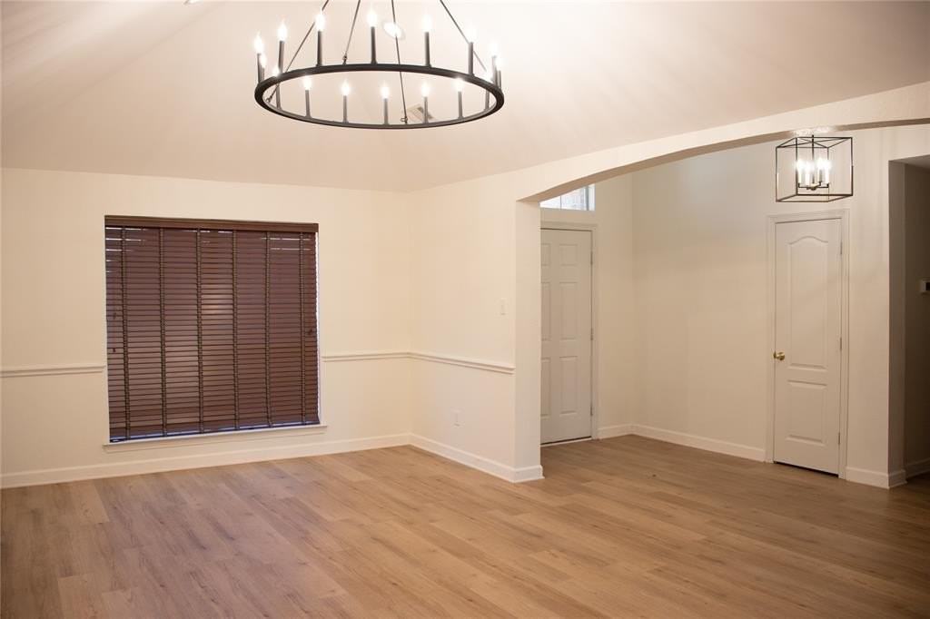 10305 Bent Tree Dr - Photo 3 of 20