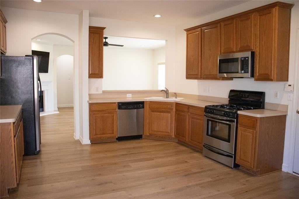 10305 Bent Tree Dr - Photo 5 of 20