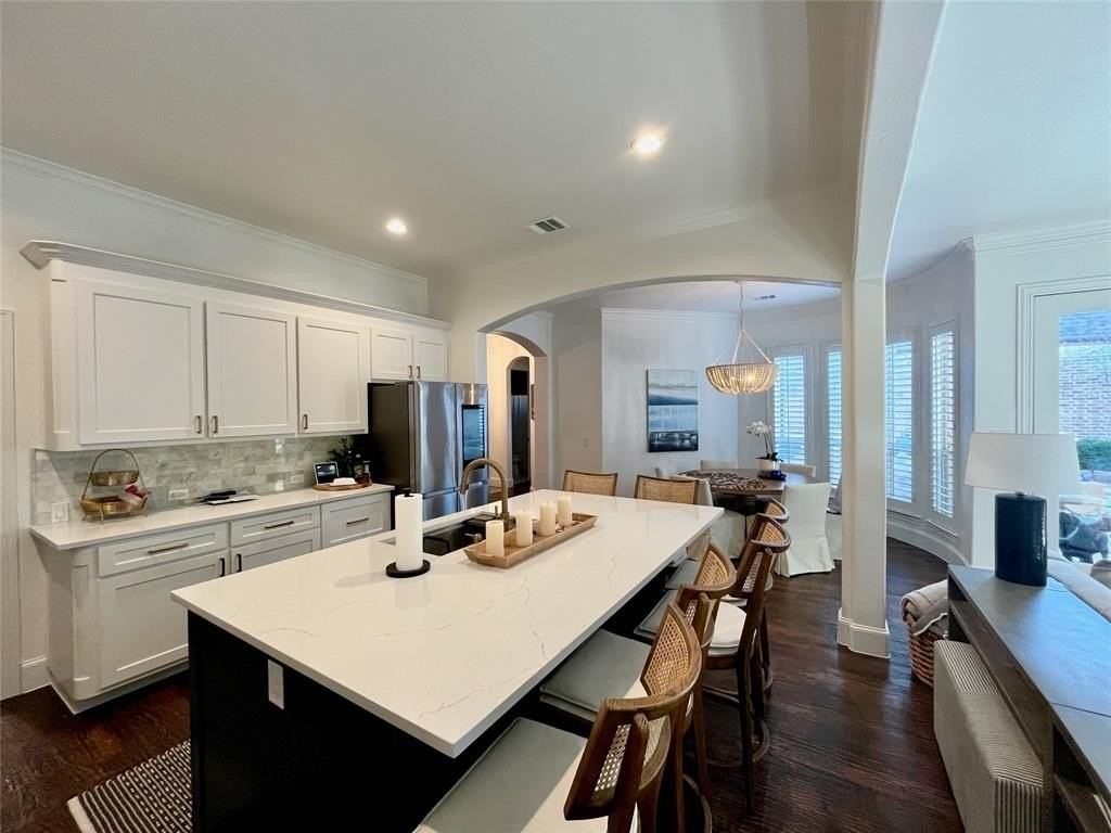 4529 Venetian Way - Photo 6 of 22