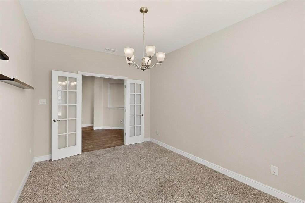 625 Hogan Dr - Photo 5 of 39