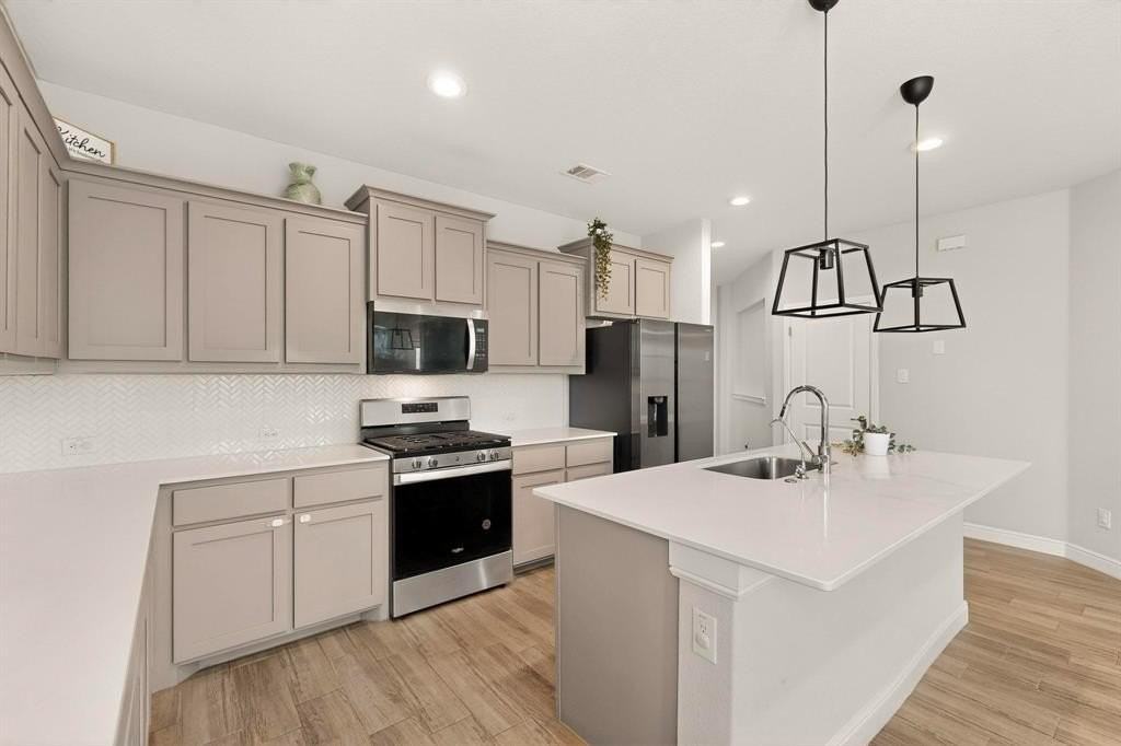 625 Hogan Dr - Photo 7 of 39