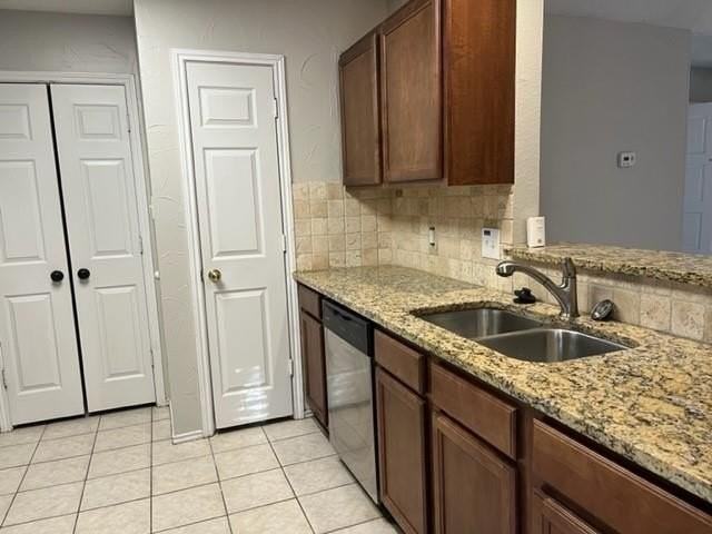 1062 Colony St - Photo 4 of 10