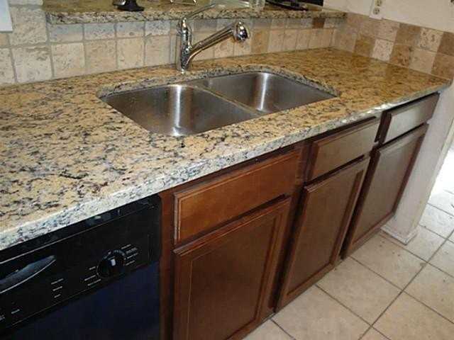 1062 Colony St - Photo 5 of 10