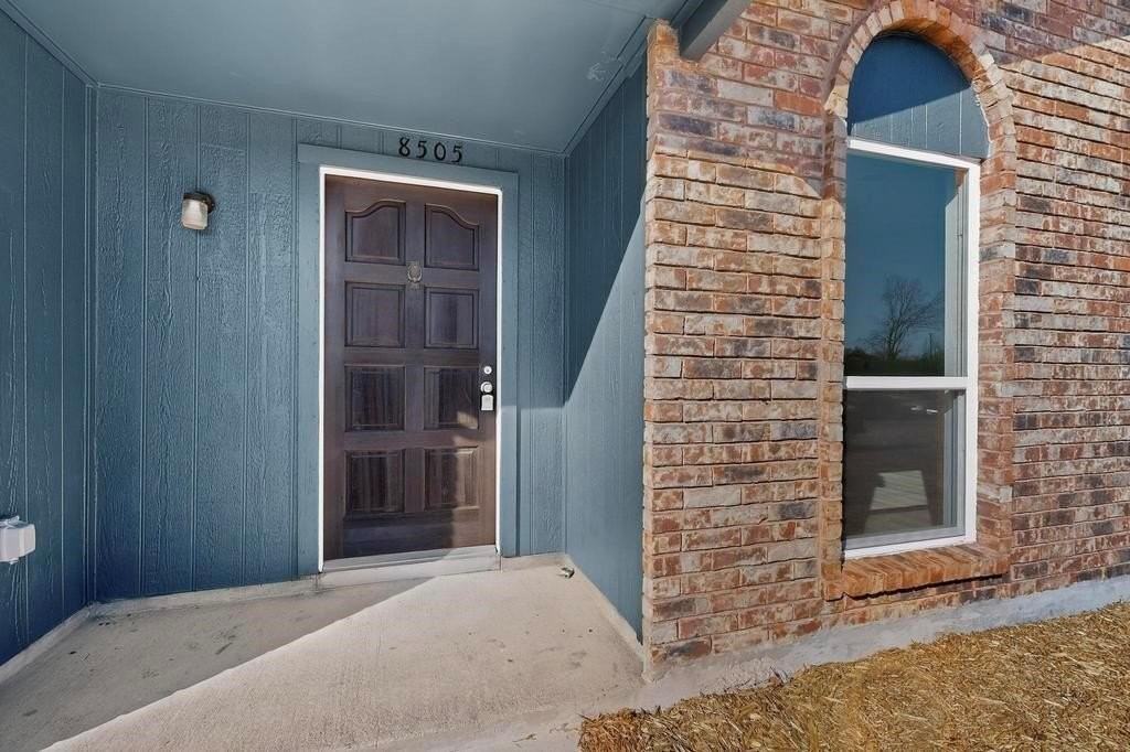 8505 Woodside Rd - Photo 5 of 40