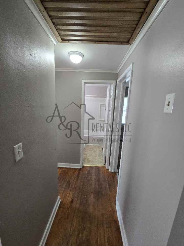 405 Fieldcrest Dr #1 - Photo 6 of 11