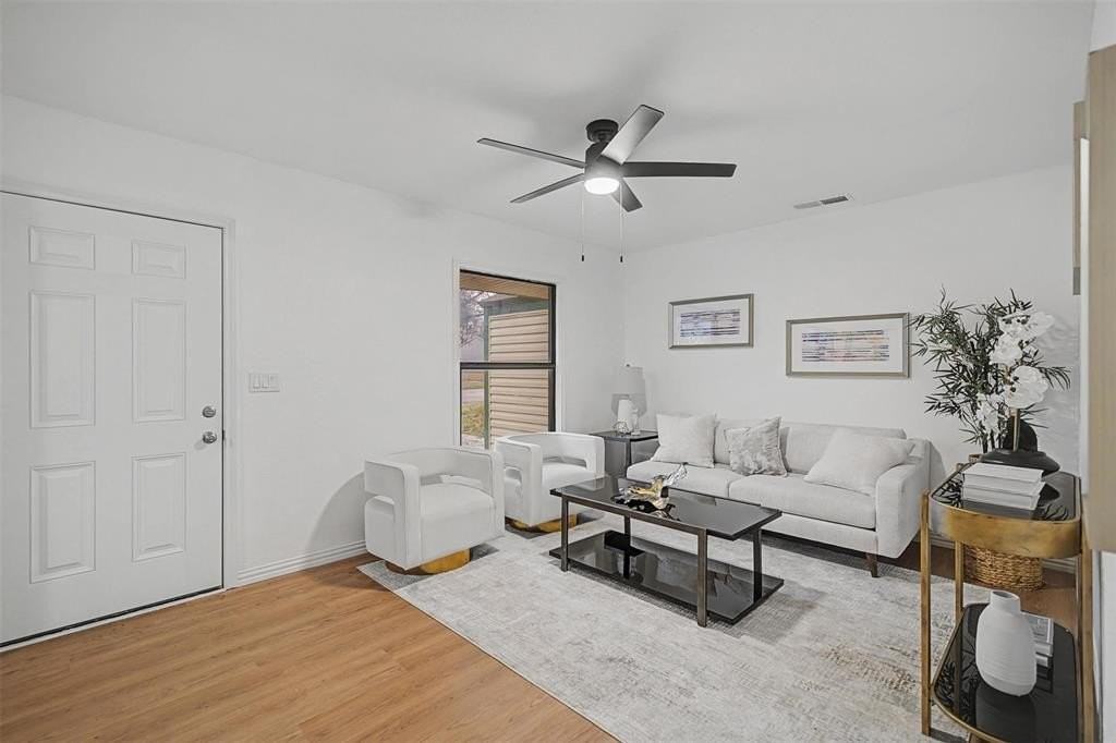 7349 Pensacola Ave - Photo 4 of 8