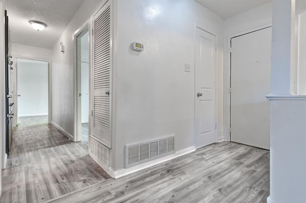 1505 W Lamar Blvd - Photo 3 of 24