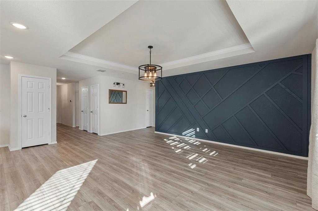 10121 Wyseby Rd - Photo 4 of 26