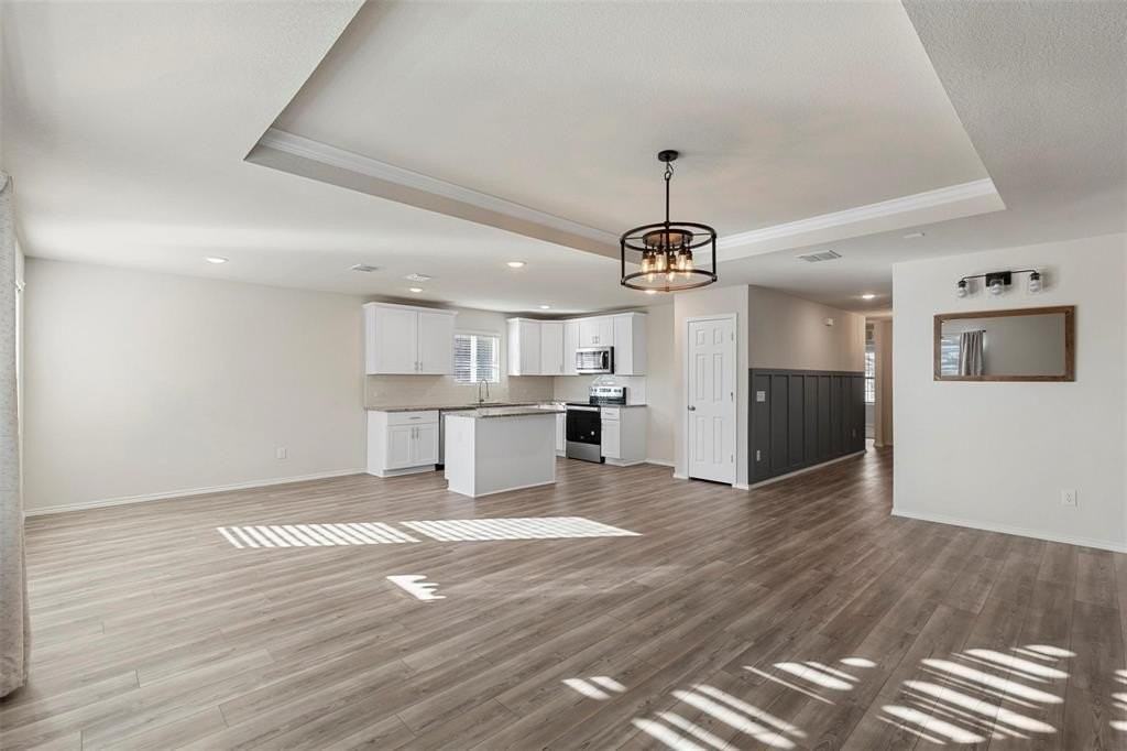 10121 Wyseby Rd - Photo 5 of 26