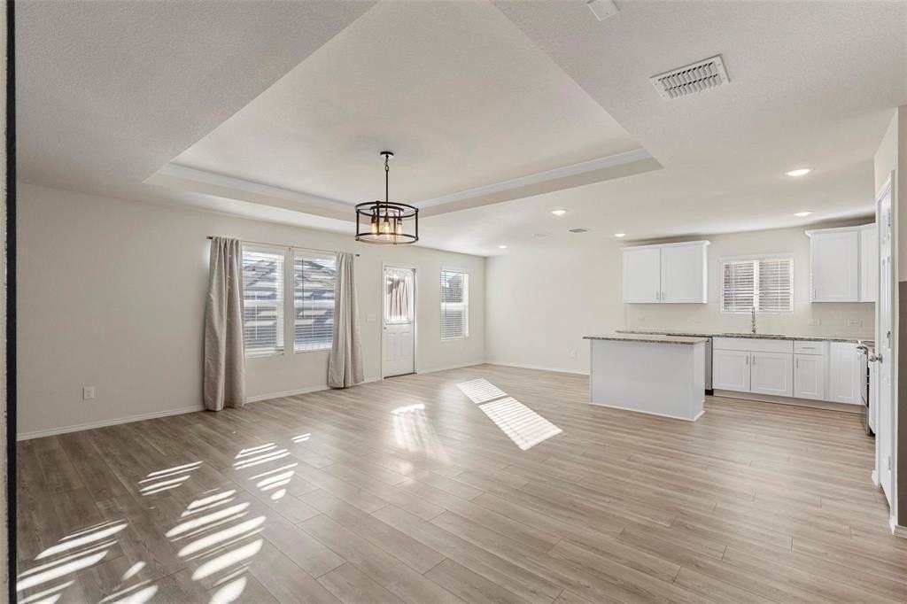 10121 Wyseby Rd - Photo 6 of 26