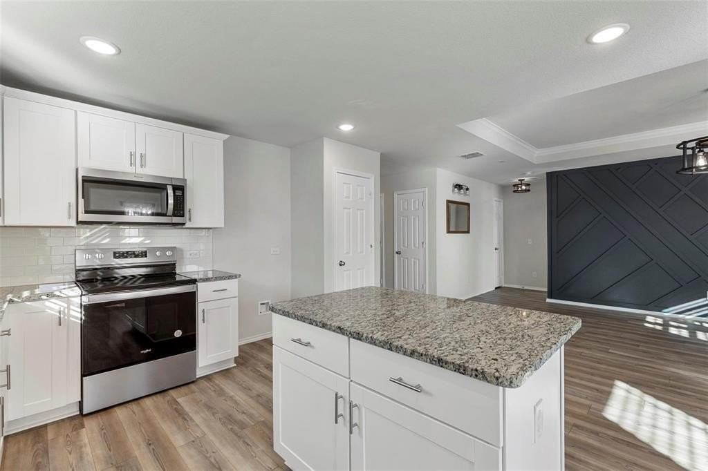 10121 Wyseby Rd - Photo 7 of 25