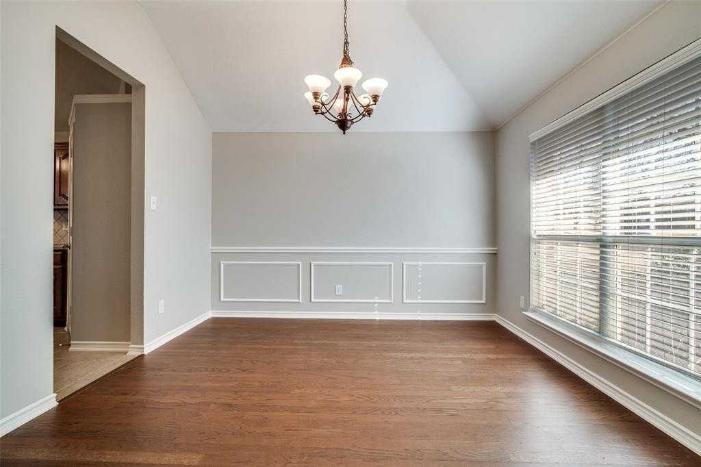 1845 Avonlea Dr - Photo 3 of 13