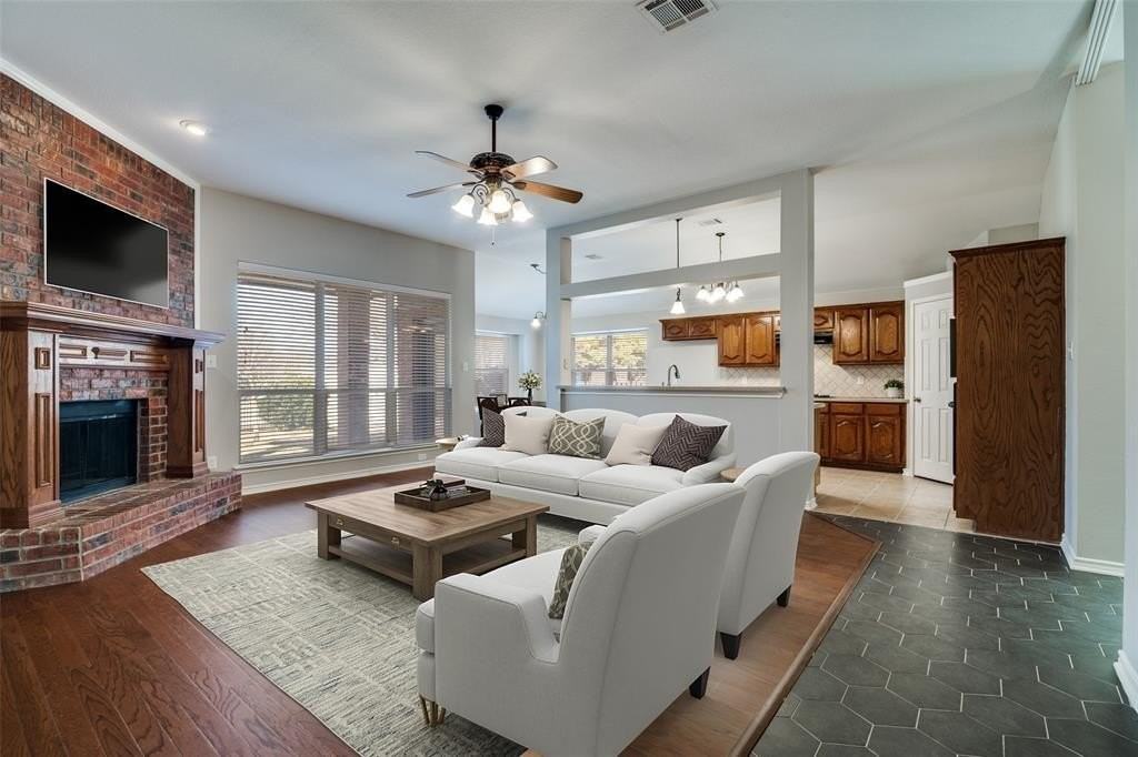 1845 Avonlea Dr - Photo 4 of 13