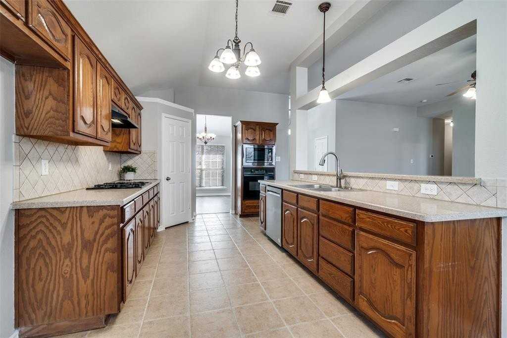 1845 Avonlea Dr - Photo 6 of 13