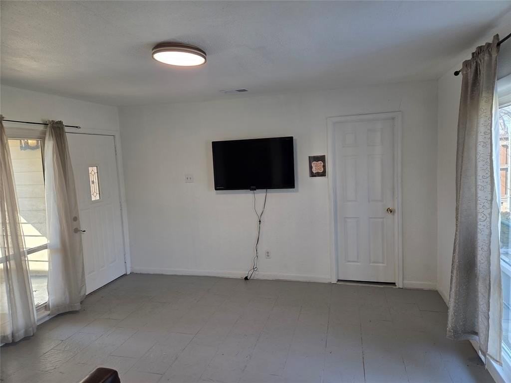 2559 Valwood Pkwy - Photo 3 of 29