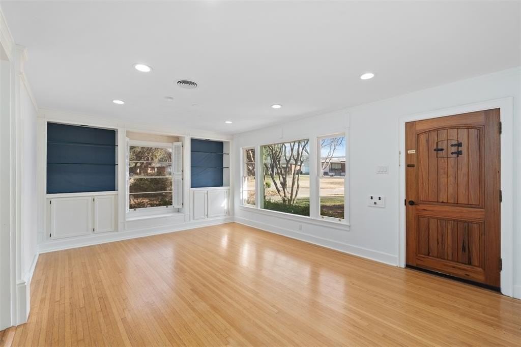 2129 Elmwood Blvd - Photo 7 of 35