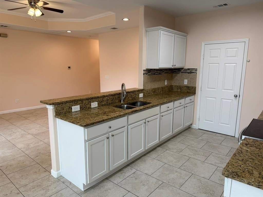 3118 Roosevelt Ave - Photo 5 of 27