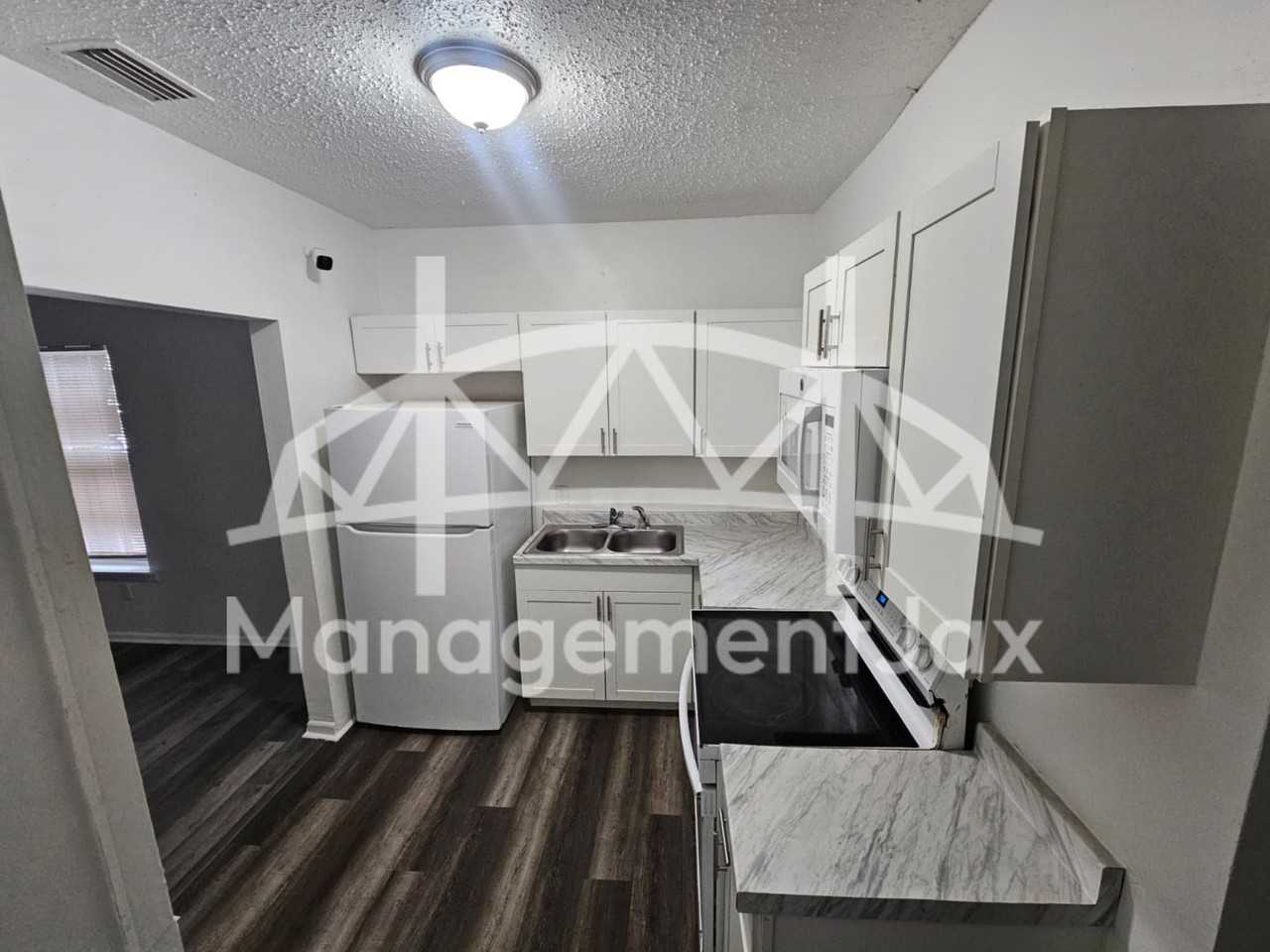 1165 Hart St #1 - Photo 4 of 15