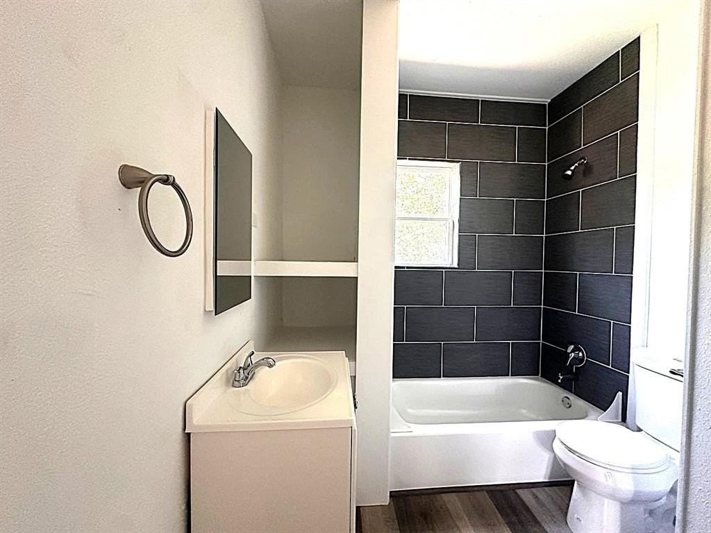 2108 Avenue D - Photo 4 of 9