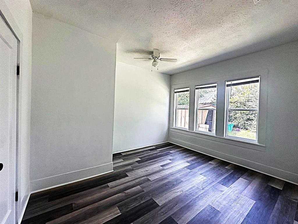 2108 Avenue D - Photo 5 of 9