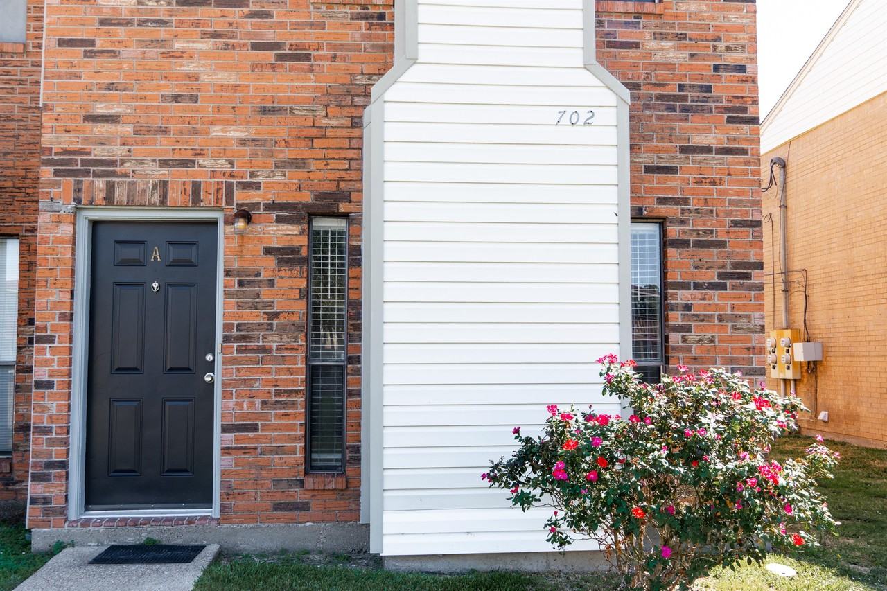 702 San Pedro Dr #C - Photo 2 of 13