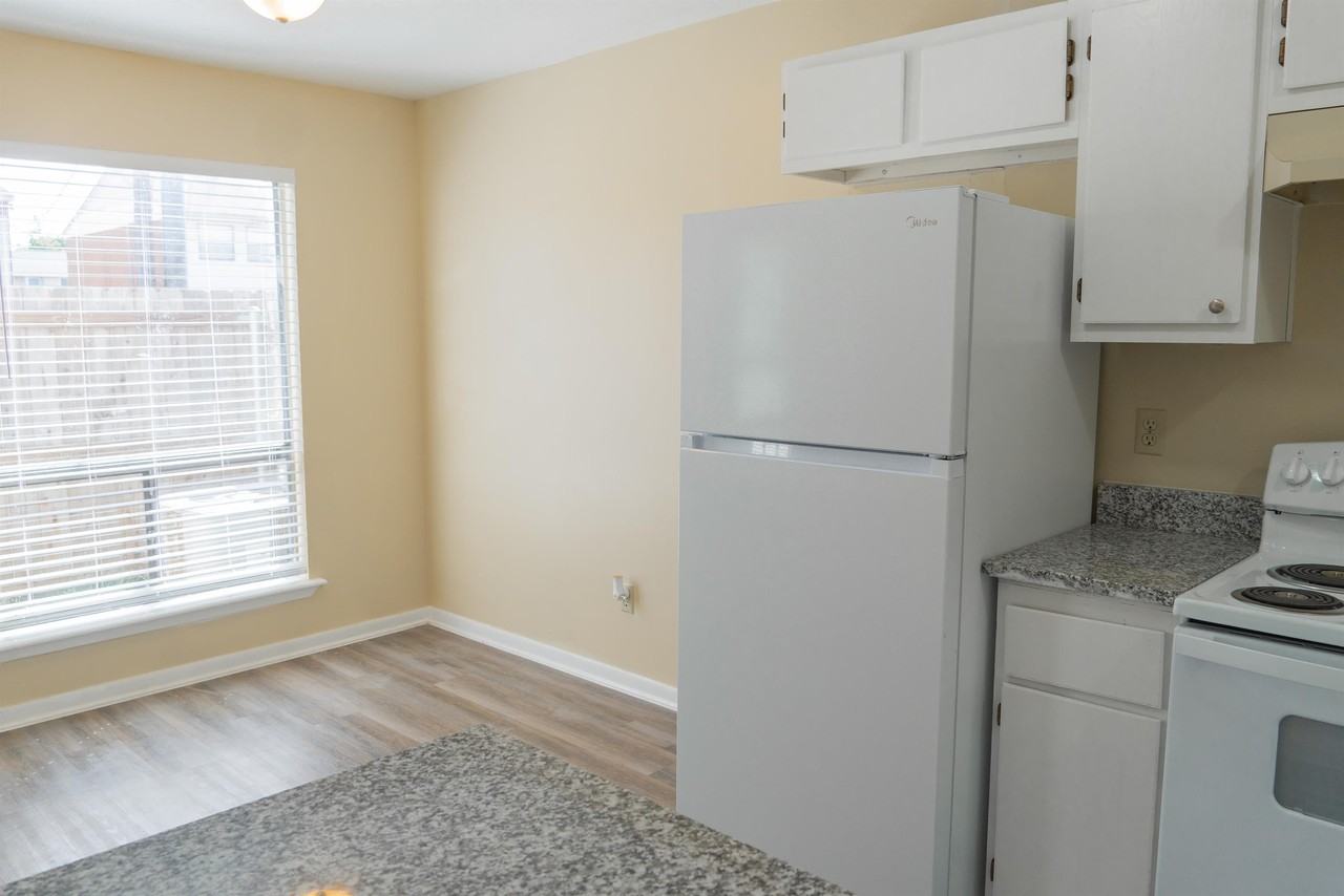 702 San Pedro Dr #C - Photo 5 of 13