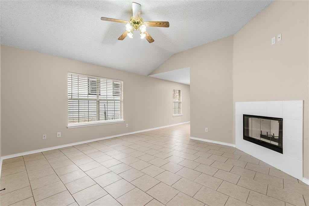 1035 N Ravinia Dr - Photo 4 of 20