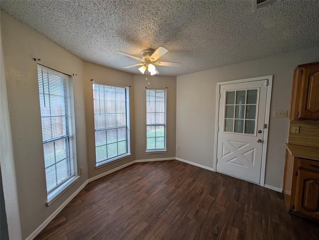 442 Roosevelt Ave - Photo 3 of 16