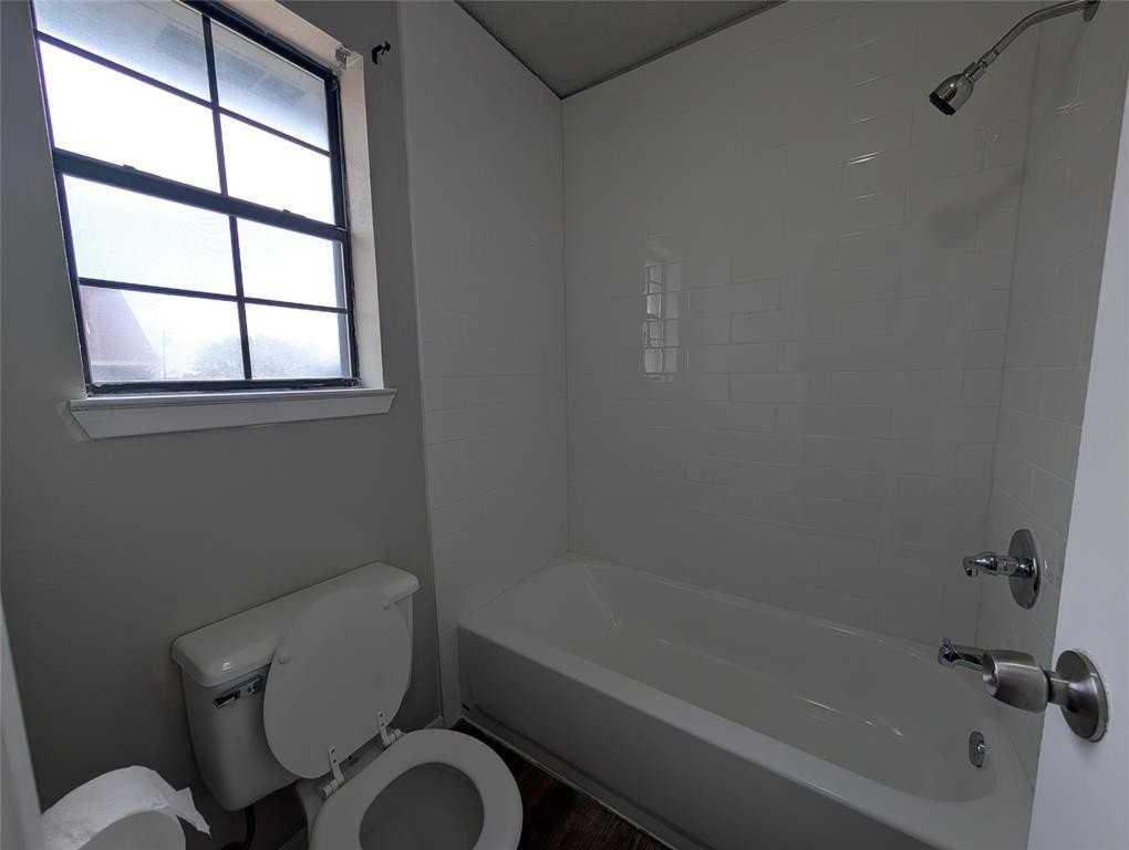 442 Roosevelt Ave - Photo 7 of 16