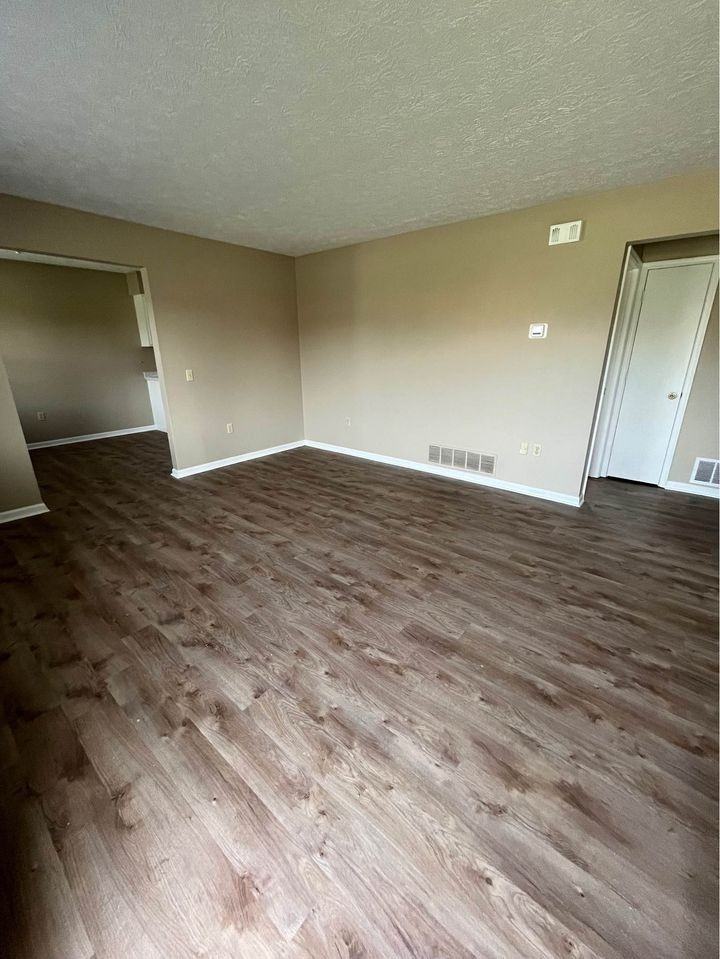 302 Madison Hills Blvd #302 - Photo 2 of 10