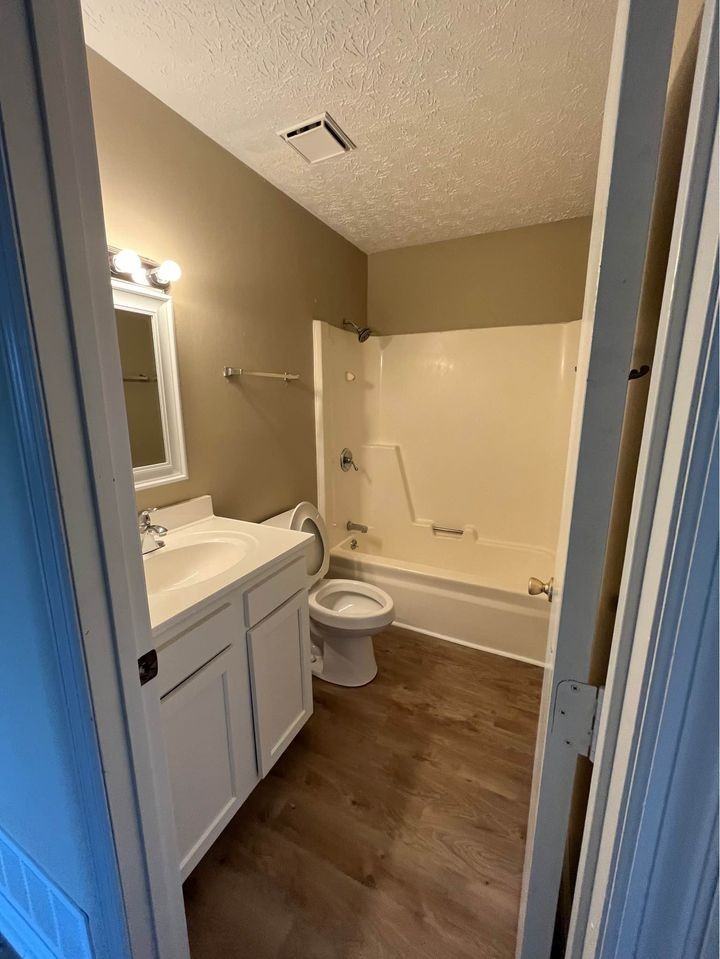 302 Madison Hills Blvd #302 - Photo 7 of 10