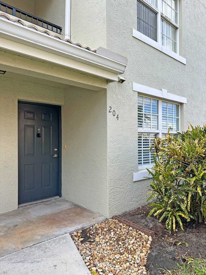 160 Sw Peacock Blvd #31-204 - Photo 2 of 43