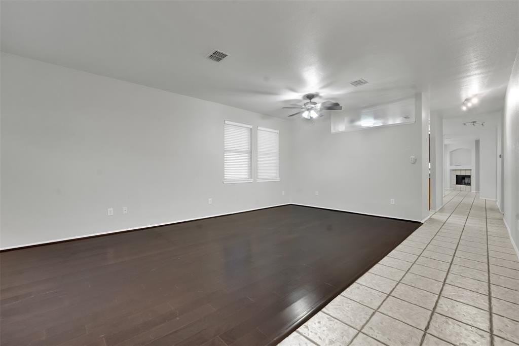 2936 Prairie Oak Blvd - Photo 3 of 26