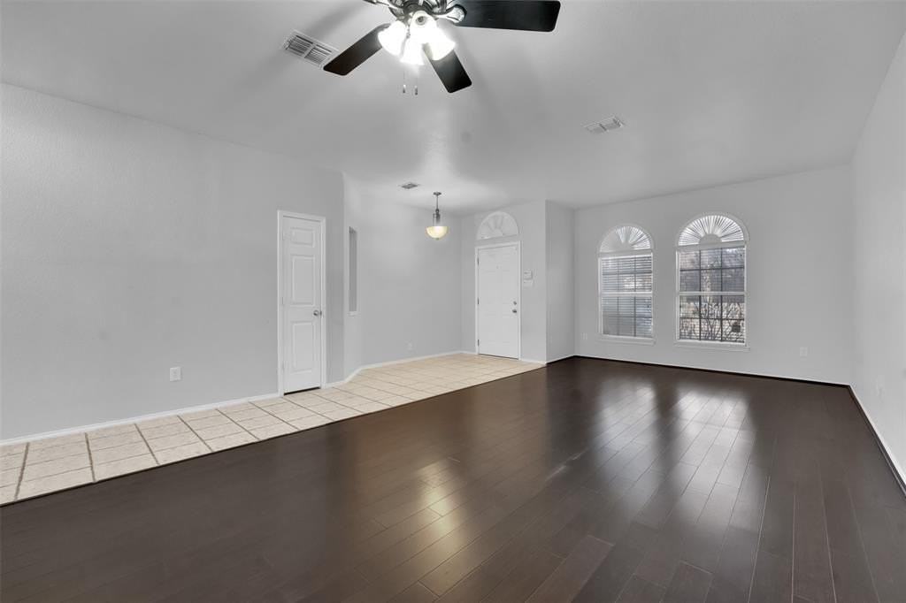 2936 Prairie Oak Blvd - Photo 4 of 26