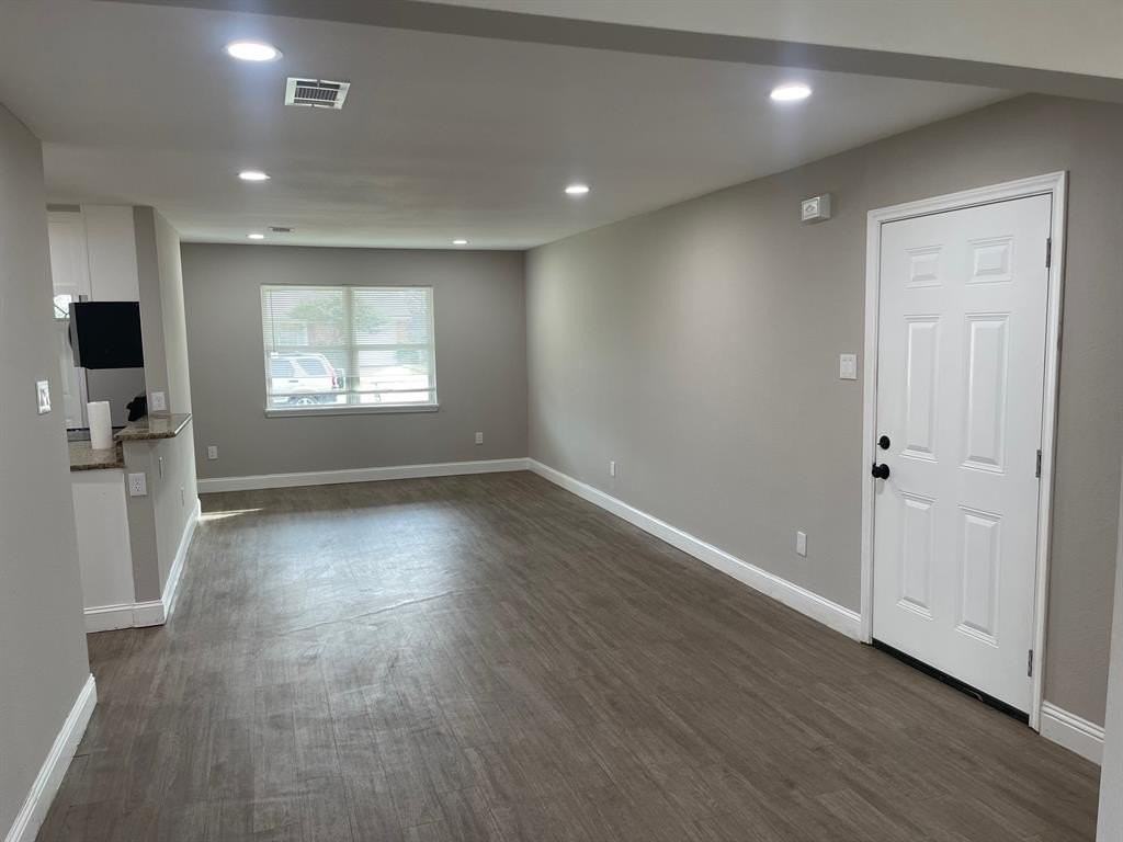 1209 Fairdale St - Photo 3 of 15