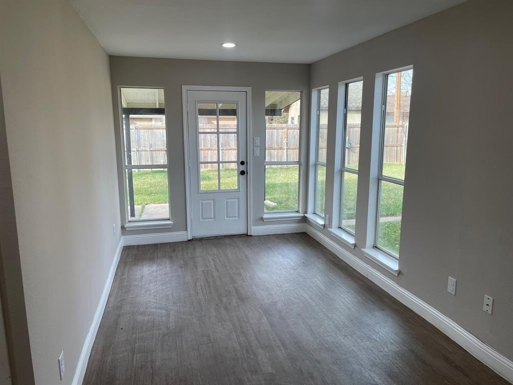 1209 Fairdale St - Photo 4 of 15