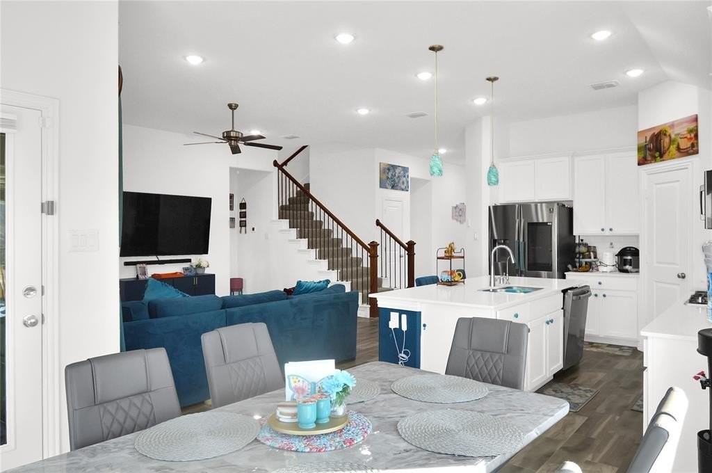 10018 Farmland Dr - Photo 3 of 17