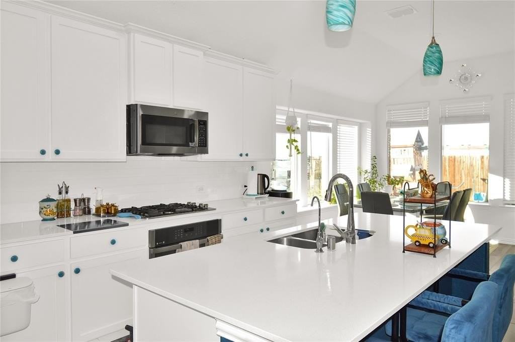 10018 Farmland Dr - Photo 5 of 17