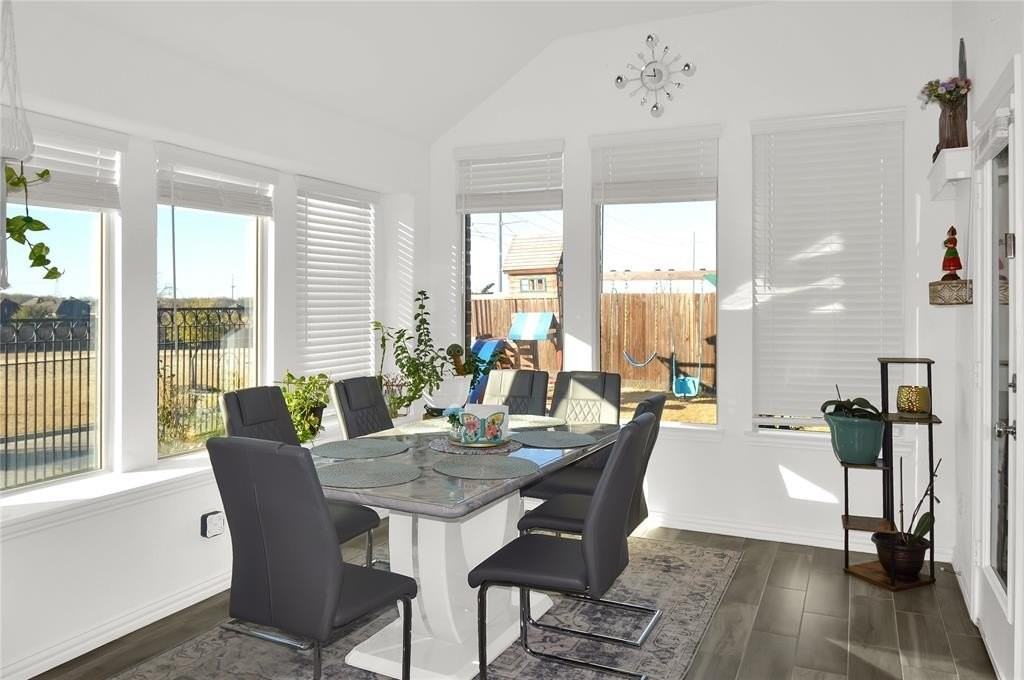 10018 Farmland Dr - Photo 6 of 17