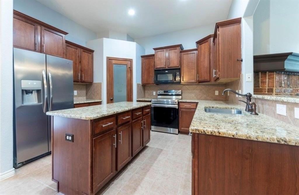 1321 Ocotillo Ln - Photo 4 of 30