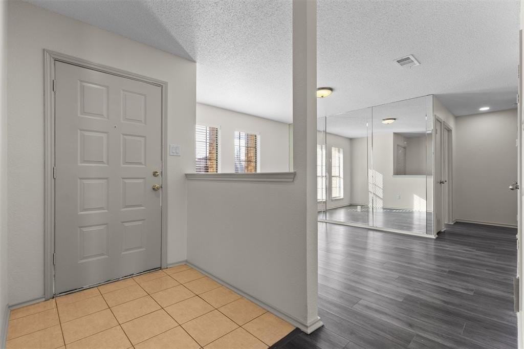 812 Bentle St - Photo 3 of 26