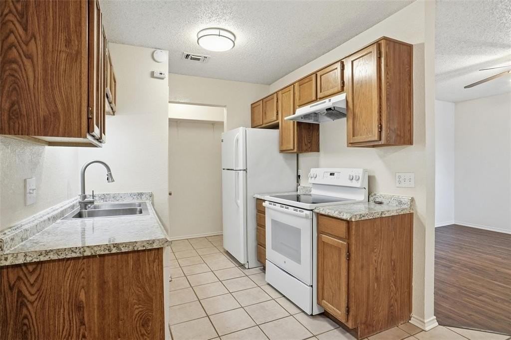 10257 Aurora Dr #10259 - Photo 4 of 14