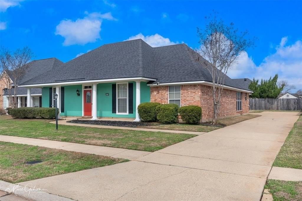 3303 Colonial Dr - Photo 2 of 21