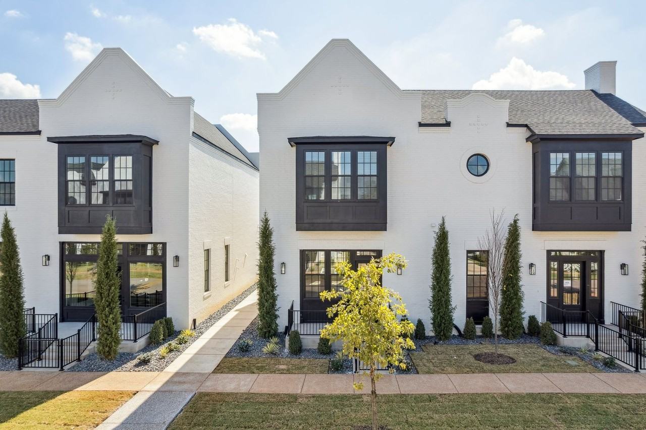 18814 Selah Way - Photo 2 of 42