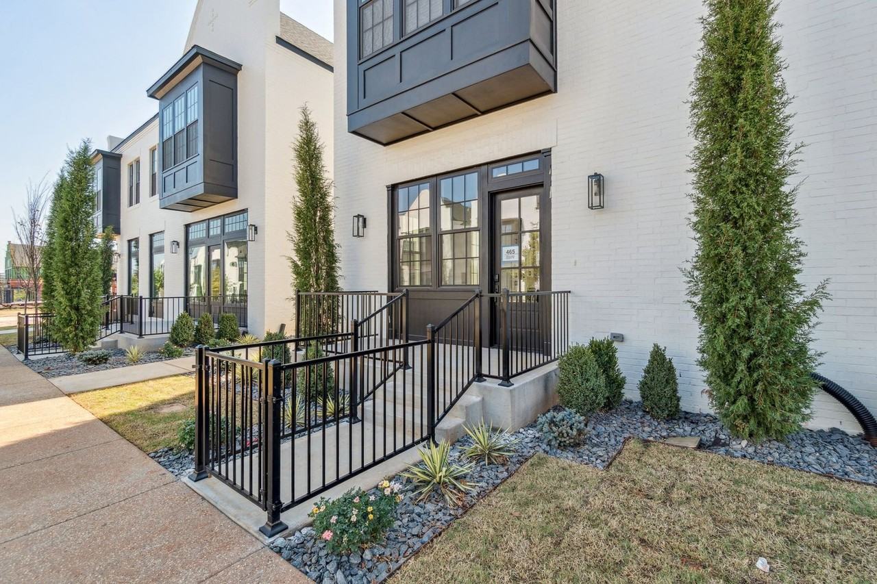 18814 Selah Way - Photo 3 of 42