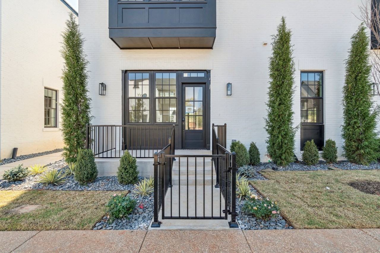 18814 Selah Way - Photo 4 of 42